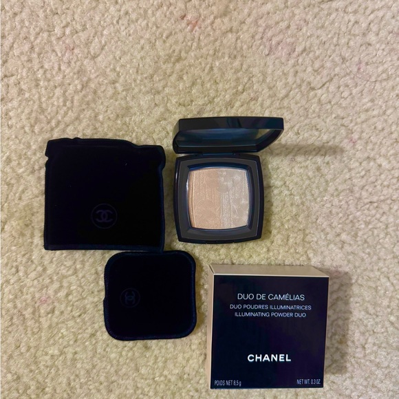 CHANEL Duo de Camélias Illuminating Powder - Picture 1 of 6